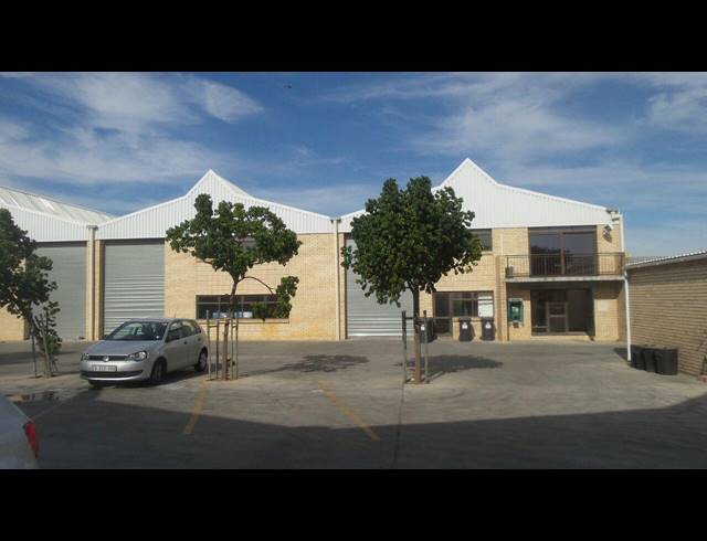 1,110M² FACTORY TO LET IN SAXON INDUSTRIAL